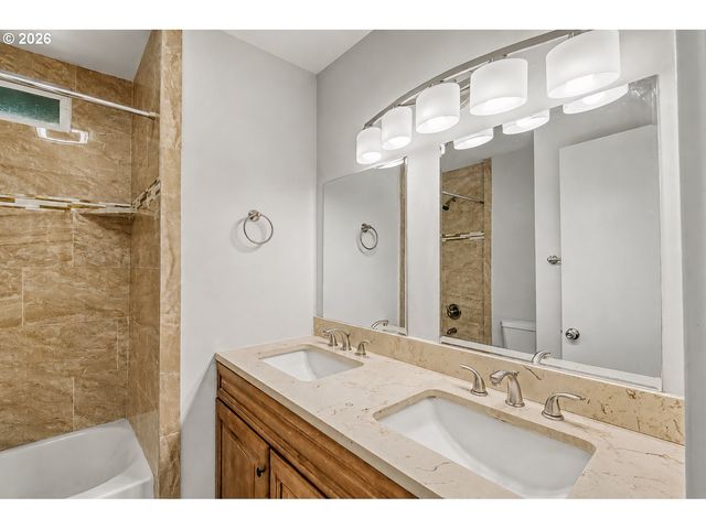 11590 Sw LOMITA Ave, Portland, OR 97223