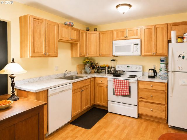 11590 Sw LOMITA Ave, Portland, OR 97223