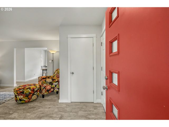 11590 Sw LOMITA Ave, Portland, OR 97223