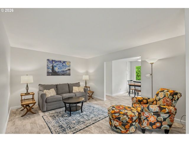 11590 Sw LOMITA Ave, Portland, OR 97223