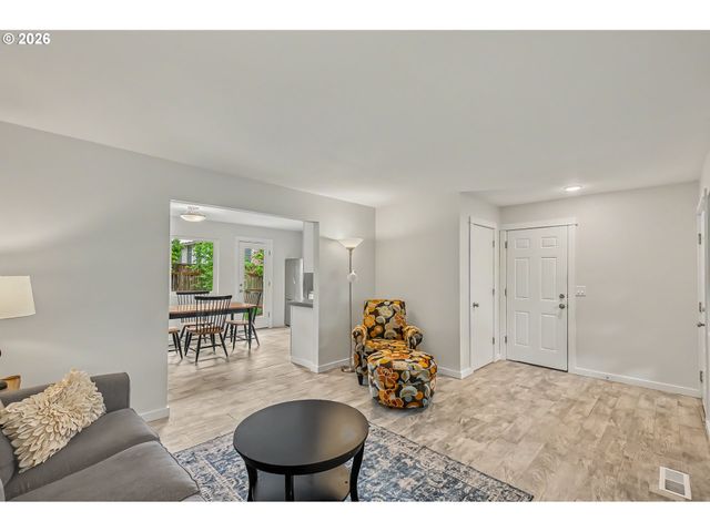 11590 Sw LOMITA Ave, Portland, OR 97223