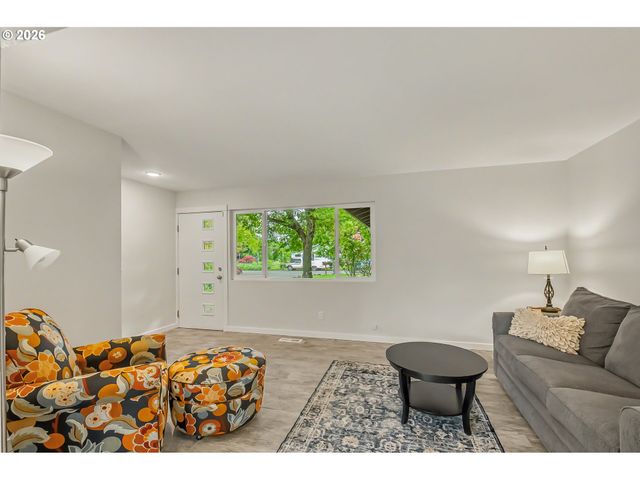 11590 Sw LOMITA Ave, Portland, OR 97223