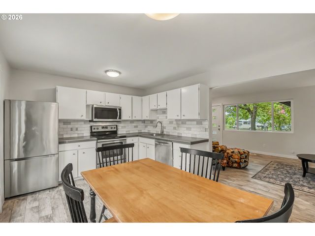 11590 Sw LOMITA Ave, Portland, OR 97223
