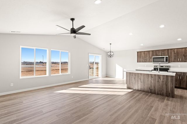 7080 E Marble Springs Dr, Nampa, ID 83687