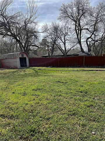 725 Danish Drive, Grand Prairie, TX 75050