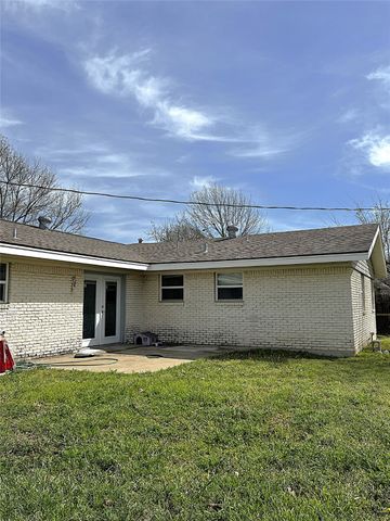 725 Danish Drive, Grand Prairie, TX 75050