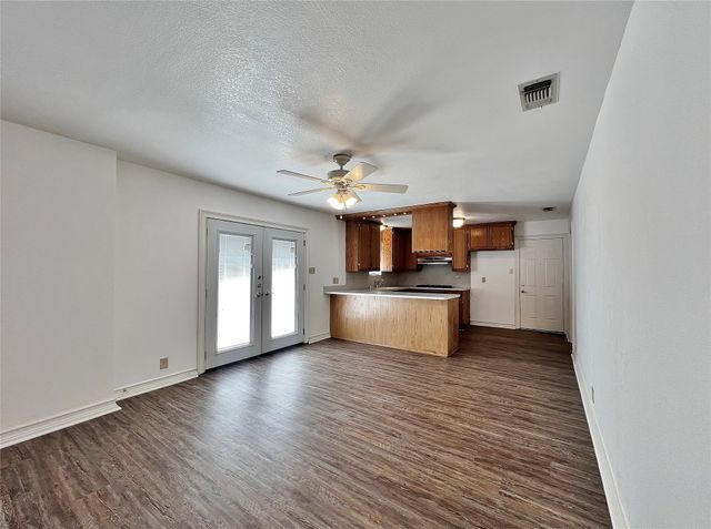 725 Danish Drive, Grand Prairie, TX 75050