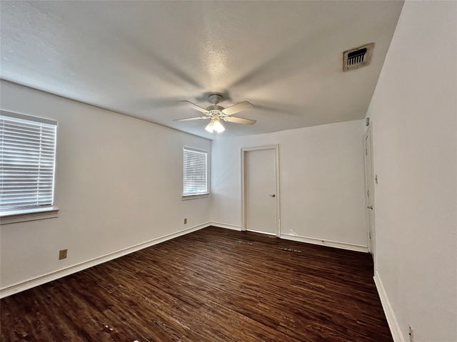 725 Danish Drive, Grand Prairie, TX 75050