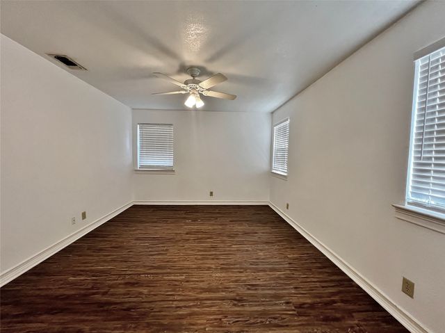 725 Danish Drive, Grand Prairie, TX 75050