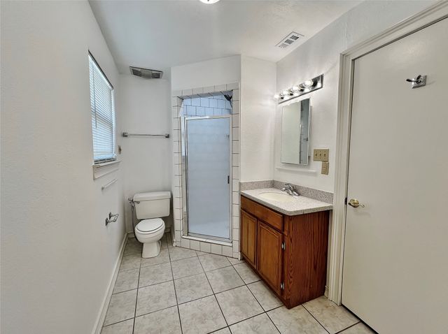 725 Danish Drive, Grand Prairie, TX 75050