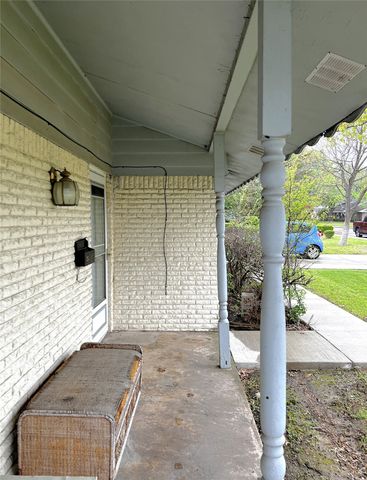 725 Danish Drive, Grand Prairie, TX 75050