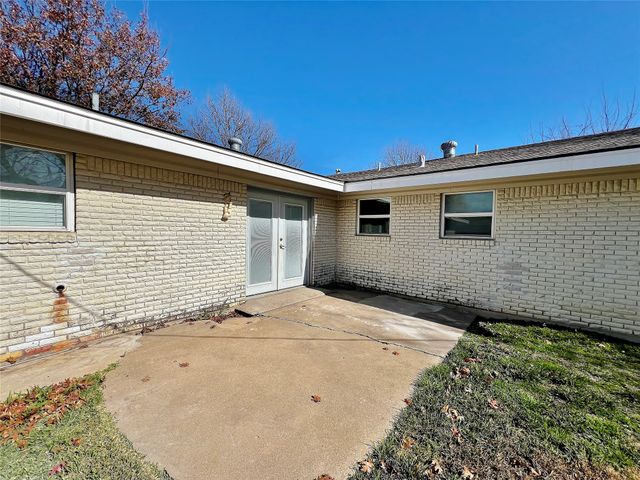 725 Danish Drive, Grand Prairie, TX 75050