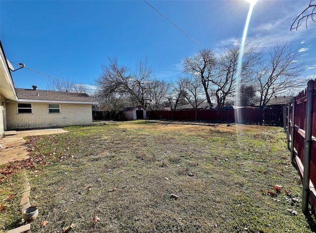 725 Danish Drive, Grand Prairie, TX 75050