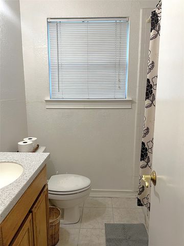 725 Danish Drive, Grand Prairie, TX 75050