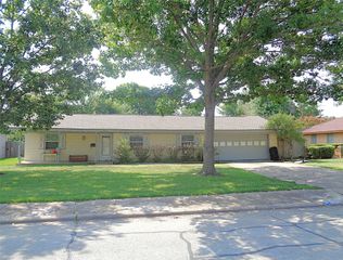 725 Danish Drive, Grand Prairie, TX 75050