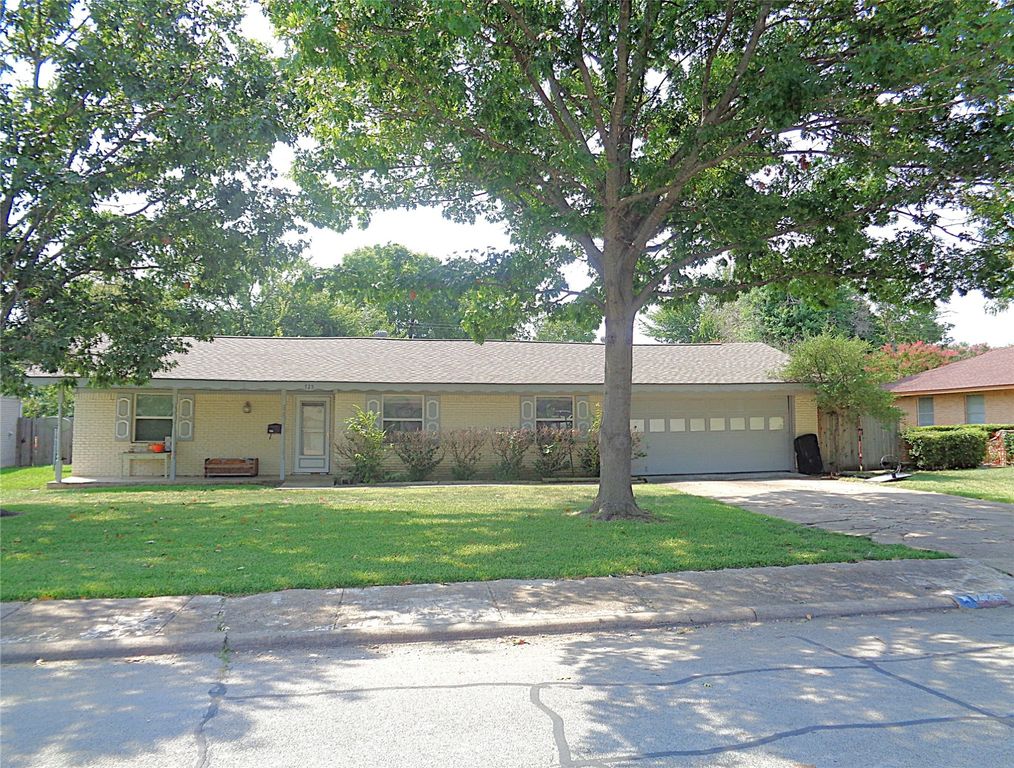 725 Danish Drive, Grand Prairie, TX 75050