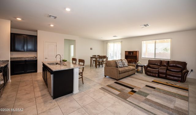 8746 E Stone Meadow Circle, Tucson, AZ 85730