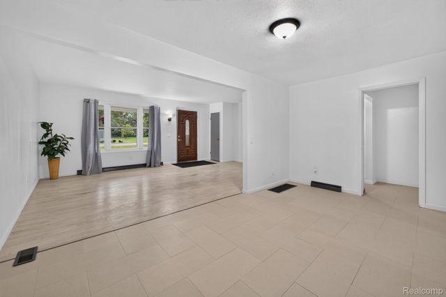 9288 Hilda Lane, Clayton Charter Township, MI 48433