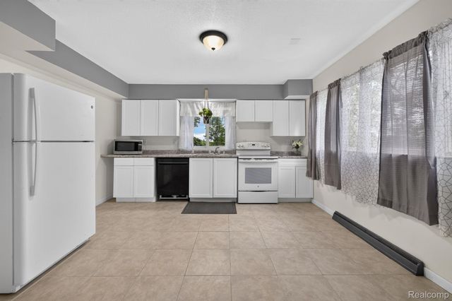 9288 Hilda Lane, Clayton Charter Township, MI 48433
