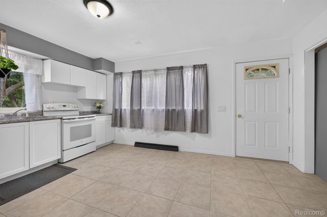 9288 Hilda Lane, Clayton Charter Township, MI 48433