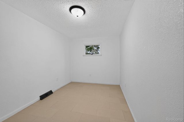 9288 Hilda Lane, Clayton Charter Township, MI 48433