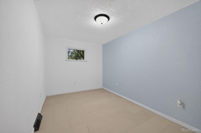 9288 Hilda Lane, Clayton Charter Township, MI 48433