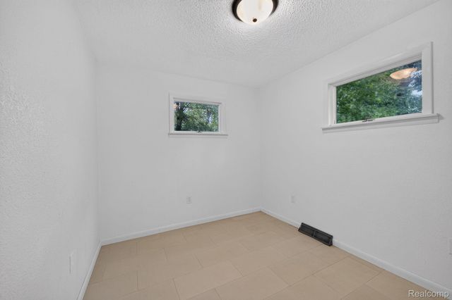 9288 Hilda Lane, Clayton Charter Township, MI 48433