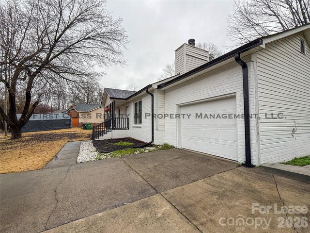 5819 Woodrock Court, Charlotte, NC 28214