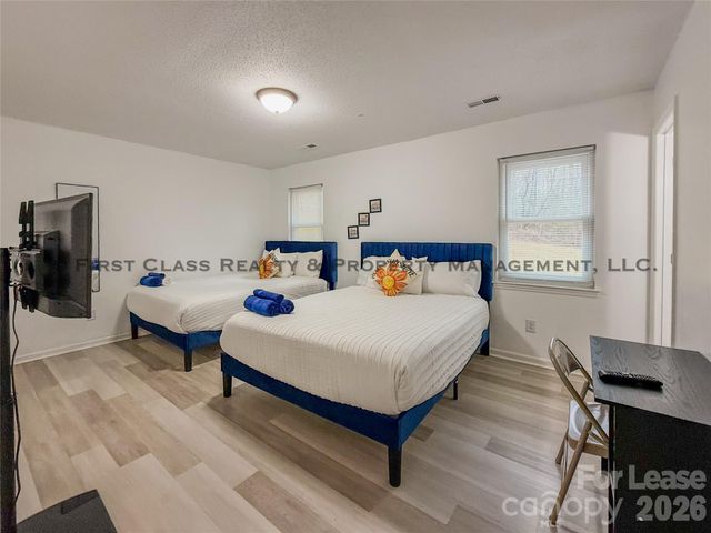 5819 Woodrock Court, Charlotte, NC 28214