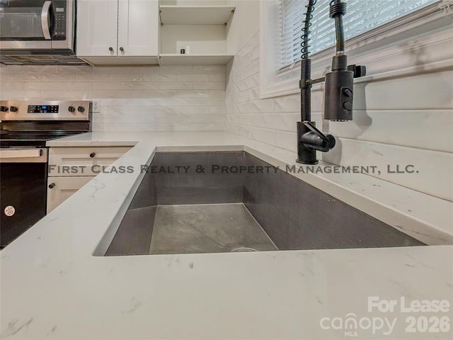 5819 Woodrock Court, Charlotte, NC 28214