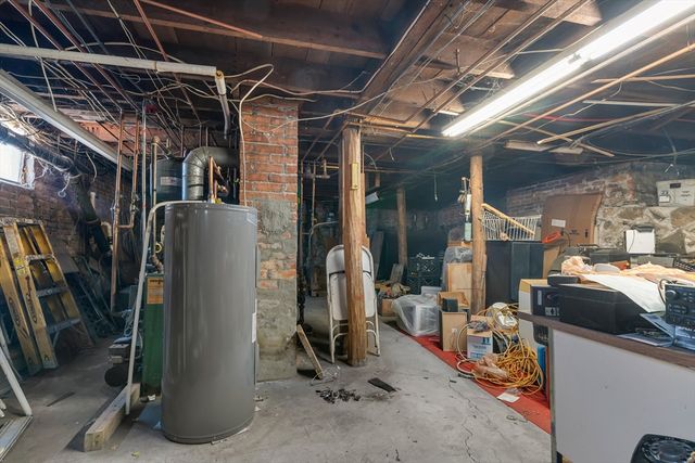 150 E Ashland St, Brockton, MA 02302