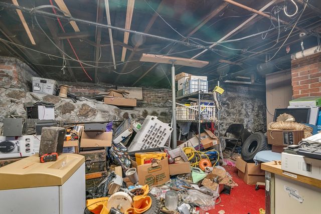 150 E Ashland St, Brockton, MA 02302