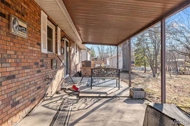 42 Duke Drive, Maryville, IL 62062