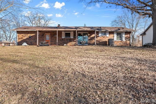 42 Duke Drive, Maryville, IL 62062