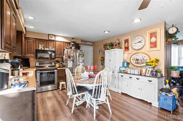 42 Duke Drive, Maryville, IL 62062