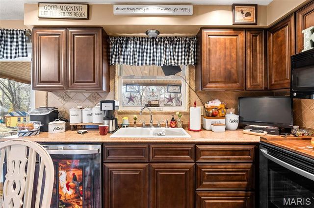 42 Duke Drive, Maryville, IL 62062