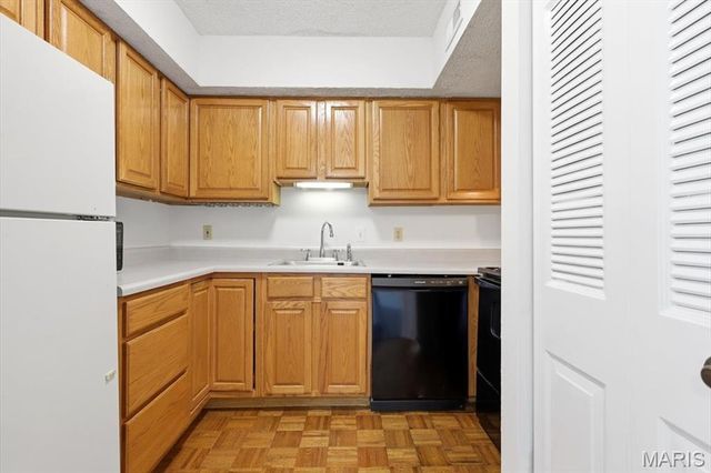 1736 Redbird Cove, St Louis, MO 63144