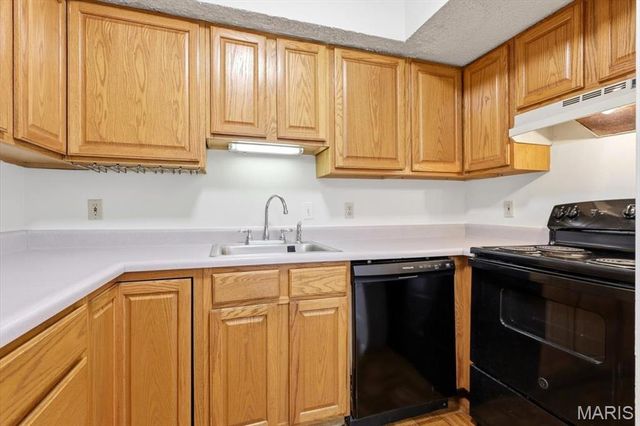 1736 Redbird Cove, St Louis, MO 63144