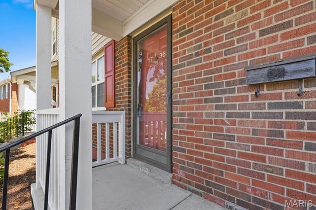 1736 Redbird Cove, St Louis, MO 63144