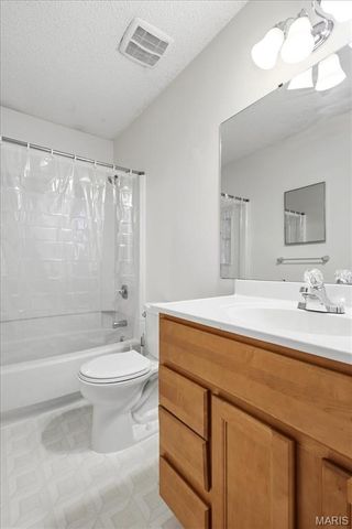 1736 Redbird Cove, St Louis, MO 63144
