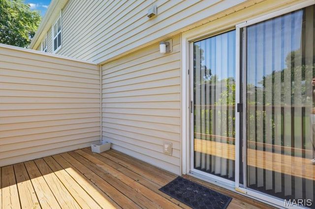 1736 Redbird Cove, St Louis, MO 63144