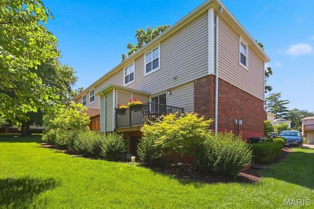 1736 Redbird Cove, St Louis, MO 63144