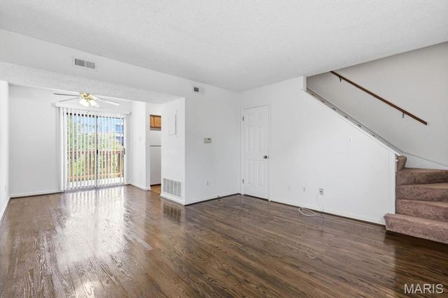1736 Redbird Cove, St Louis, MO 63144