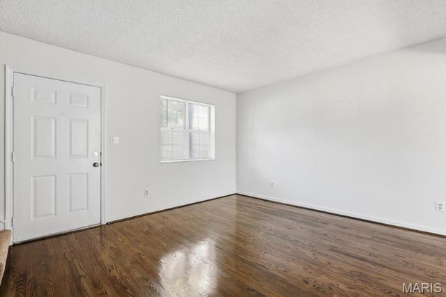 1736 Redbird Cove, St Louis, MO 63144