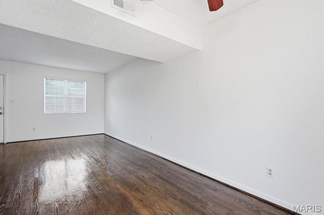1736 Redbird Cove, St Louis, MO 63144