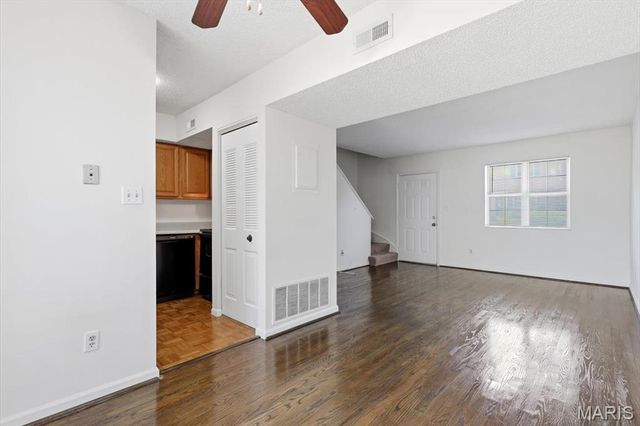1736 Redbird Cove, St Louis, MO 63144