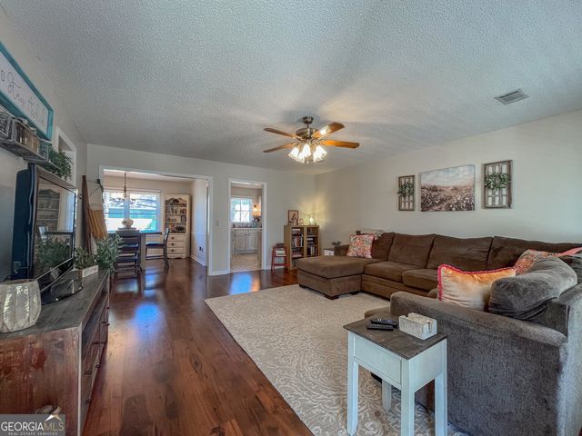 100 Hummingbird Drive, Dublin, GA 31021