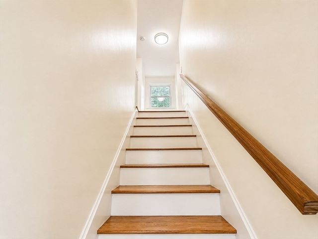 30 Springdale Rd, Dracut, MA 01826