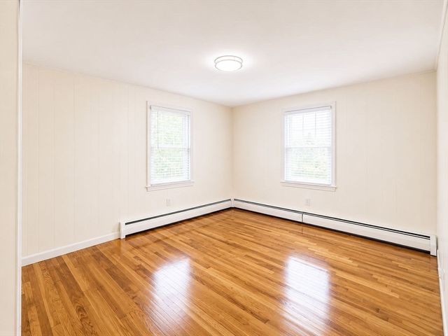 30 Springdale Rd, Dracut, MA 01826