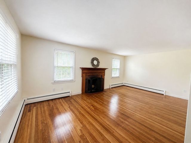 30 Springdale Rd, Dracut, MA 01826